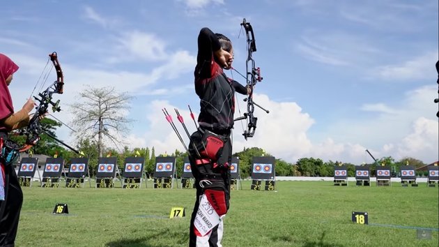 7 Portraits of Loly, Nikita Mirzani's Daughter, Participating in an International Archery Championship, Achieving a High Score - Advancing to the Semi-Finals