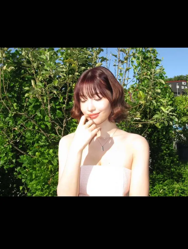 Potret Momo TWICE tampil memesona di postingan terbaru