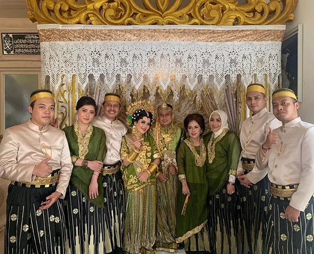 Muzdalifah Kondangan Bareng Suami