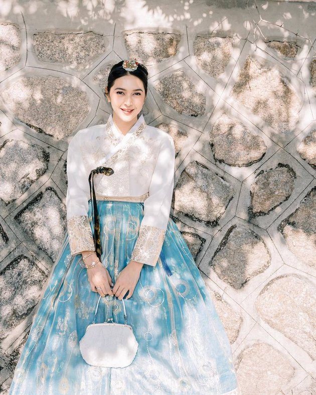 7 Portraits of Nabila Syakieb Wearing Hanbok in Korea, Radiating Beautiful Princess-like Charm