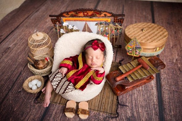 7 Portraits of Newborn Photoshoot Rey and Key, Tasya Kamila's Twin Nieces, Adorably Wearing Kebaya