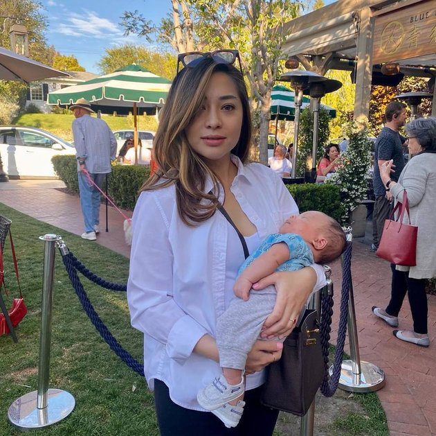 7 Portraits of Nikita Willy Caring for Baby Izz at Beverly Hills Market, Strolling with a Stroller but Still Looking Cool with Sunglasses