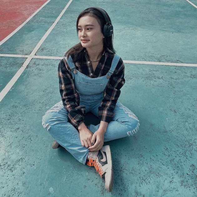 7 Portraits of OOTD Liyan Zef, Star of the TV Series 'DARI JENDELA SMP', Casual Style - Super Cool