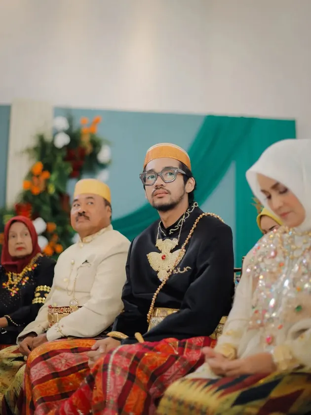 Oslo Ibrahim menikah adat bugis