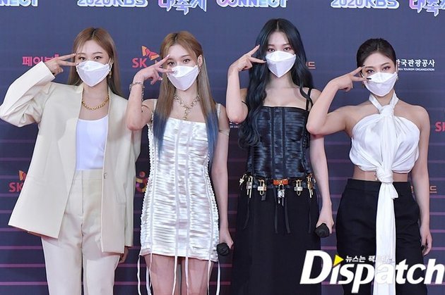 7 Unique Outfit Portraits of aespa on the Red Carpet of Gayo Daechukje 2020, Wearing Lock Accessories - Said to Resemble Folded Curtains