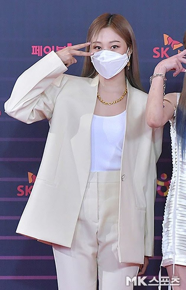 7 Unique Outfit Portraits of aespa on the Red Carpet of Gayo Daechukje 2020, Wearing Lock Accessories - Said to Resemble Folded Curtains
