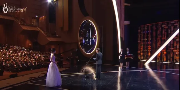 Momen IU di Seoul International Drama Awards 2025