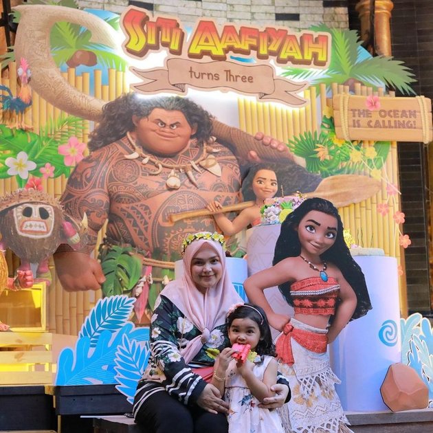 7 Portraits of Siti Nurhaliza's Appearance at Aafiyah's Birthday, Baby Bump Getting Bigger - Enthusiasm as MC