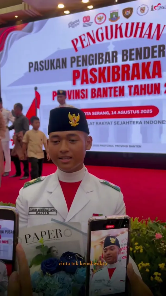 Potret pengukuhan anak Denny Cagur 