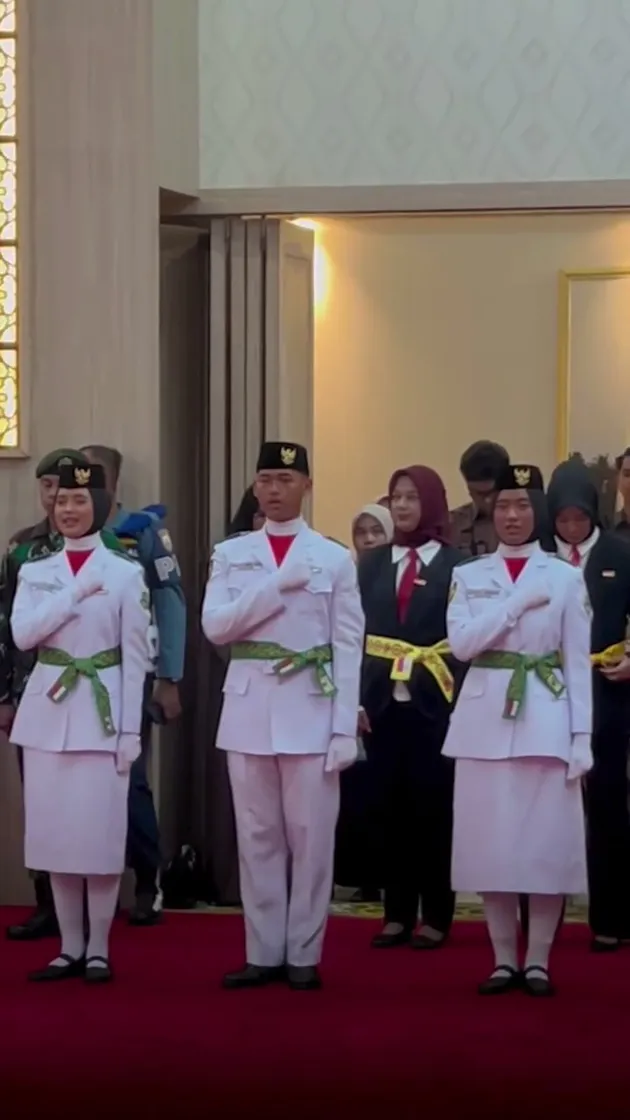 Potret pengukuhan anak Denny Cagur 