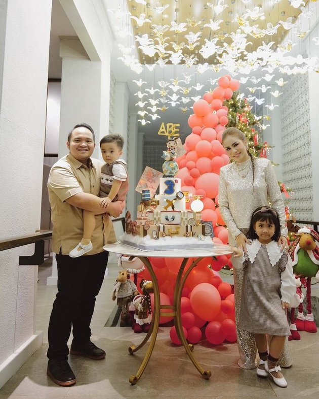 7 Portraits of Momo Geisha's Second Child's Birthday Celebration, Mother's Appearance Becomes the Highlight