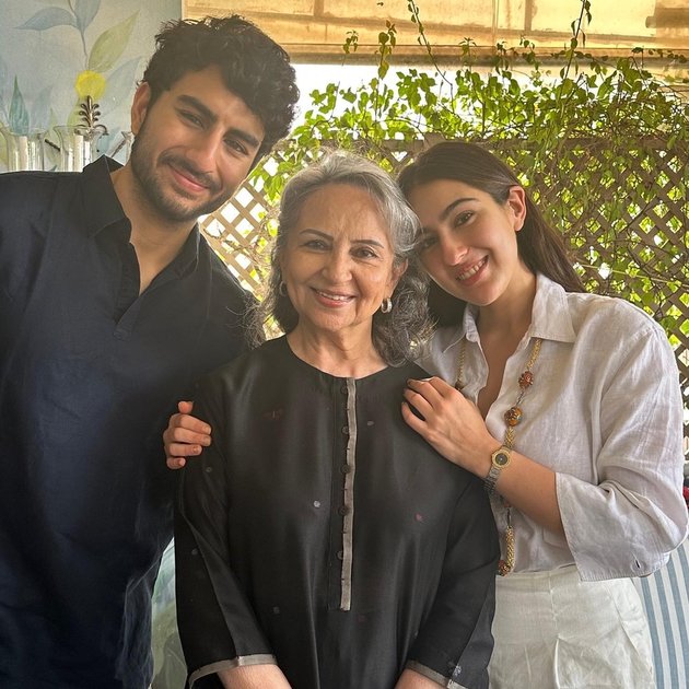 7 Portraits of Sharmila Tagore's 79th Birthday Celebration, Simple Party at Home with Children and Grandchildren