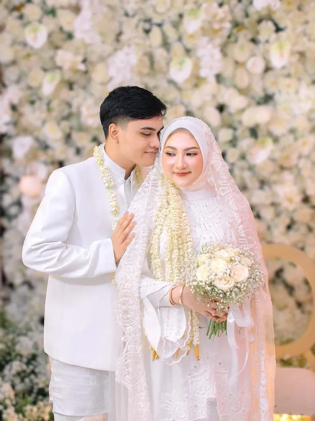 Ressa Rosano mesra dengan istri.