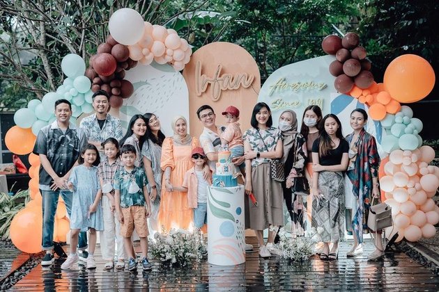 7 Pictures of Surprise Birthday Party for Tya Ariestya's Husband, Festive with the Attendance of Friends and Family - Flooded with Prayers and Wishes from Celebrities
