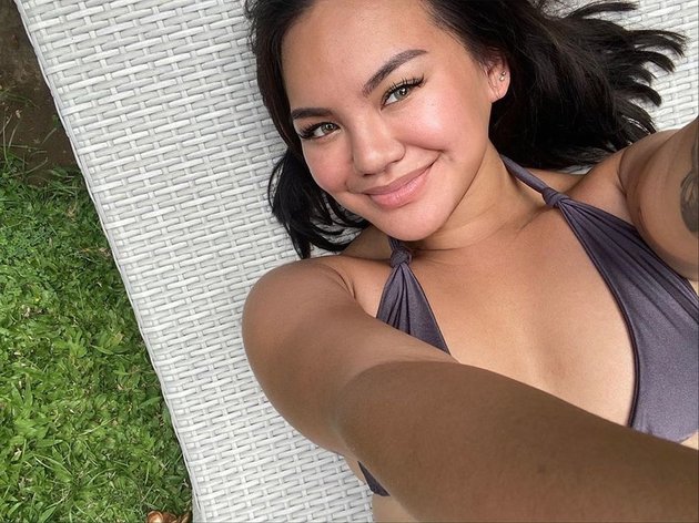 7 Photos of Shafa Harris Posing in a Bikini in Bali, Accidentally Drops Phone