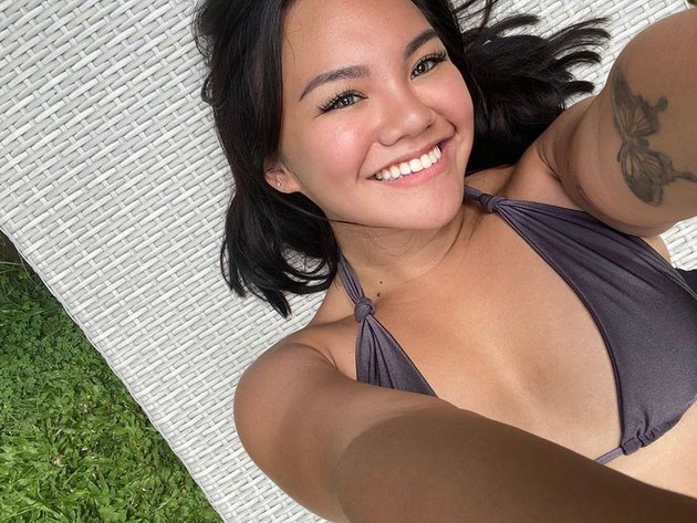 7 Photos of Shafa Harris Posing in a Bikini in Bali, Accidentally Drops Phone