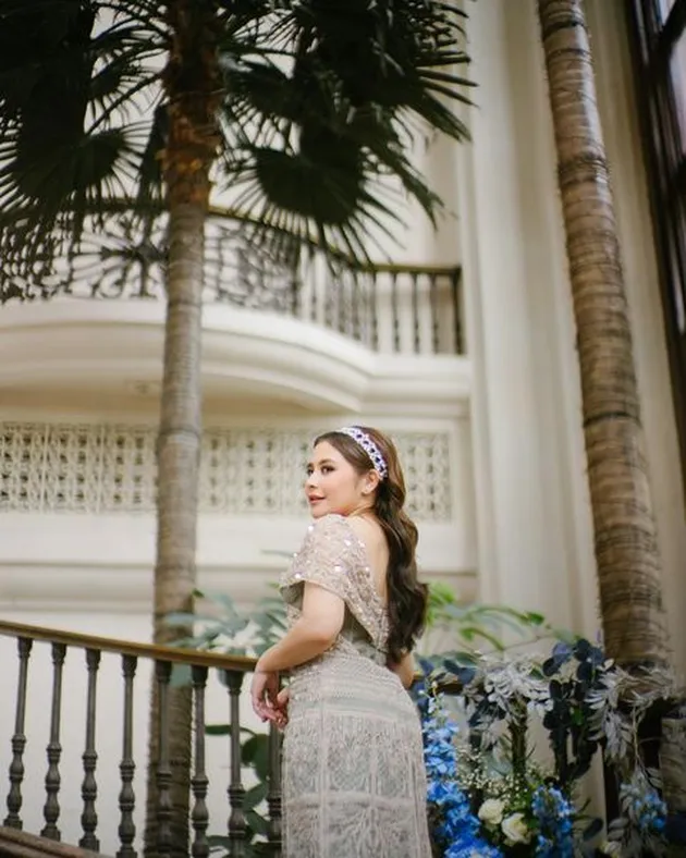 Potret Prilly jadi bridesmaid.
