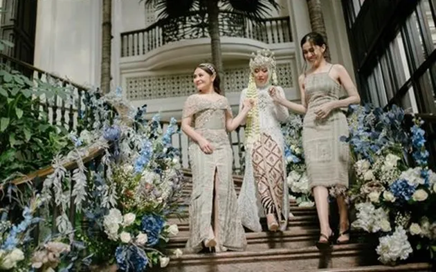 Potret Prilly jadi bridesmaid.