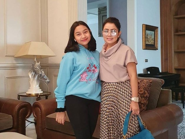 7 Portraits of Putri Mayangsari who Have Grown Up, Often Hangout with Her Mother