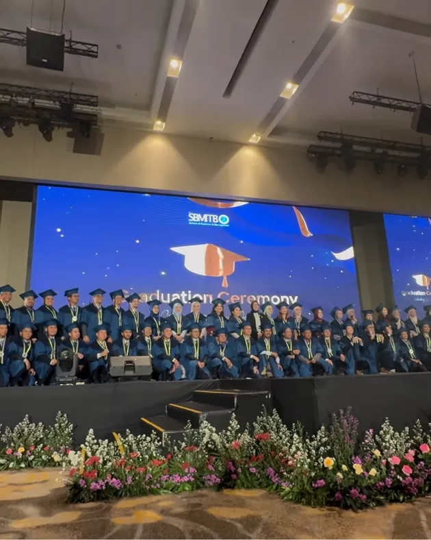 Rasyid Rajasa Anak Hatta Rajasa Wisuda S2