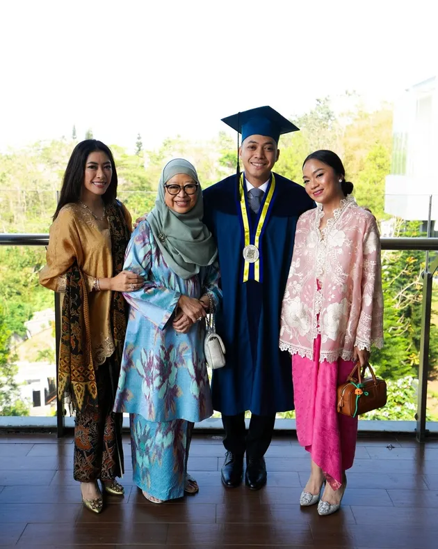 Rasyid Rajasa Anak Hatta Rajasa Wisuda S2
