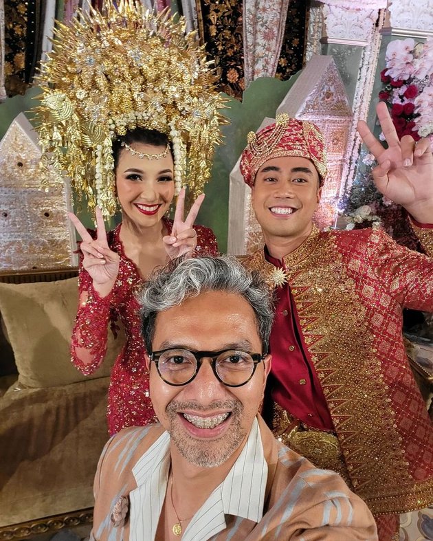 7 Portraits of Vidi Aldiano and Sheila Dara's Luxurious Wedding Reception, Rich in Minang Tradition - Full of Happy Laughter