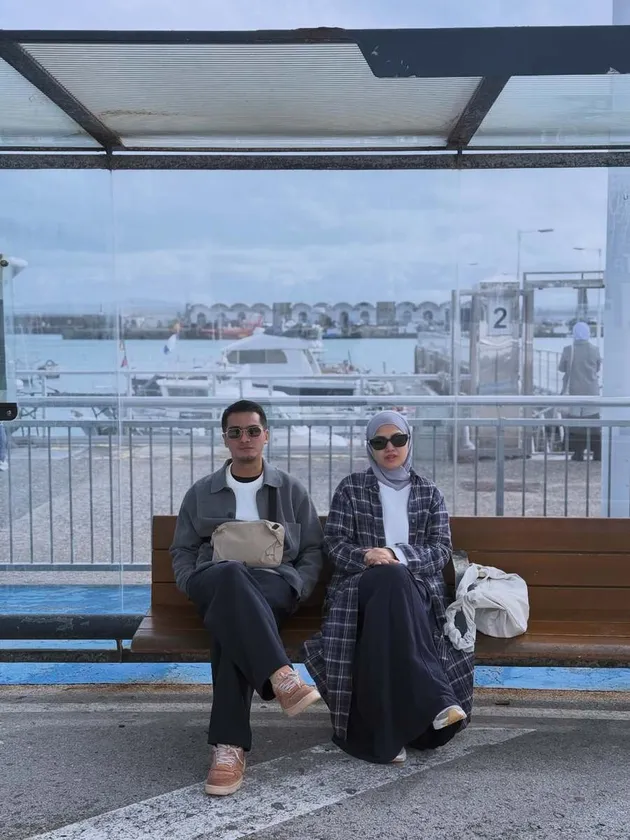 Ricky Harun dan Istri saat Liburan ke Tarifa