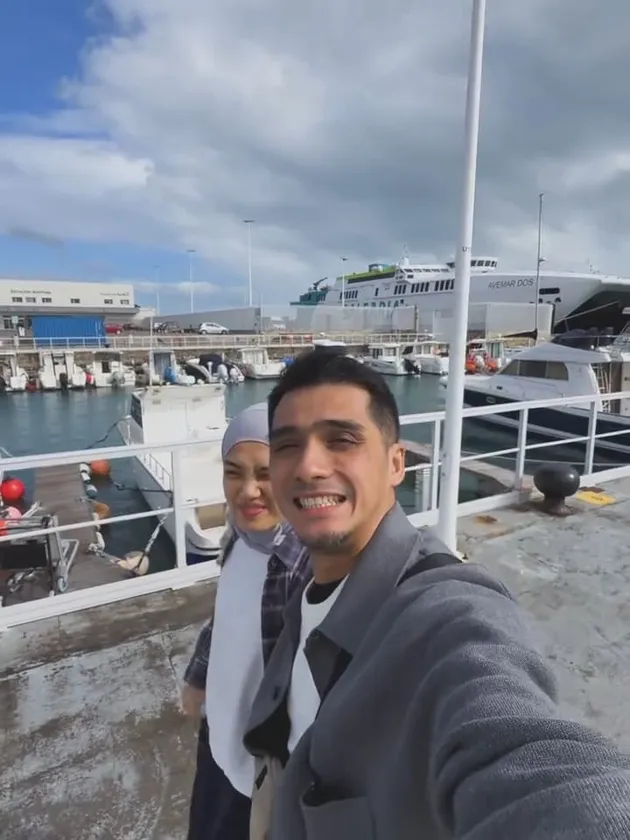 7 Photos of Ricky Harun and His Wife on Vacation in Tarifa, Like a ...