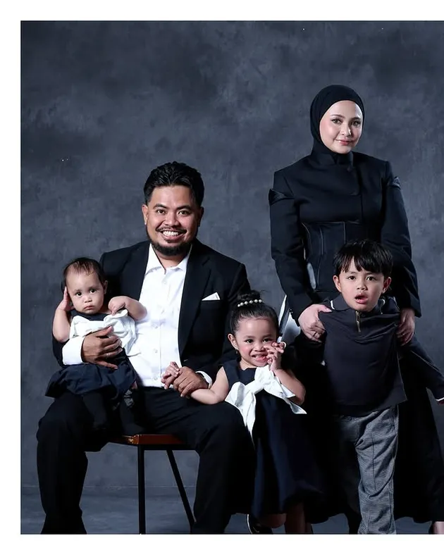 Mobil Rigen Rakelna 7 Potret Rigen Rakelna dan Istri yang Umumkan Hamil Anak Keempat, Makin ...