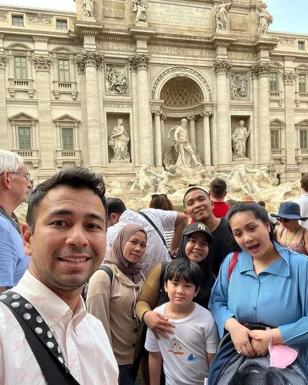 Rini Pengasuh Rayyanza Naik Jet Pribadi