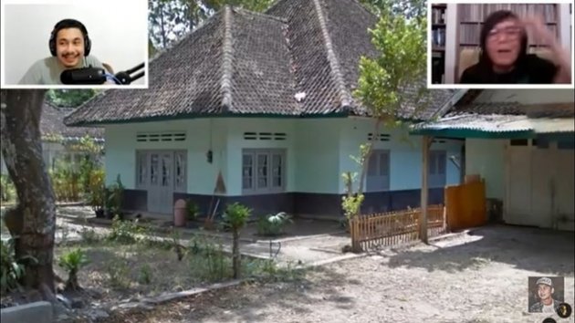 Seperti ini nih potret rumah masa kecil Ari Lasso. Rumah ini berada di sebuah desa yang berlokasi di Madiun, Jawa Timur.