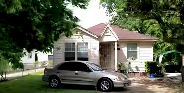 7 Portraits of Poor People's Houses in America, Messy Houses But Nice Cars
