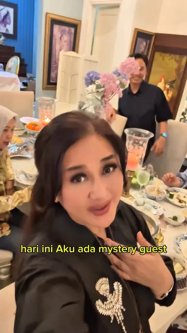 meja makan Rumah Paramitha Rusady 