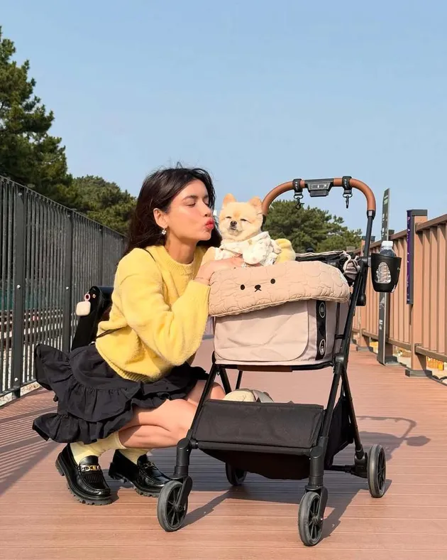 Sabrina Chairunnisa liburan