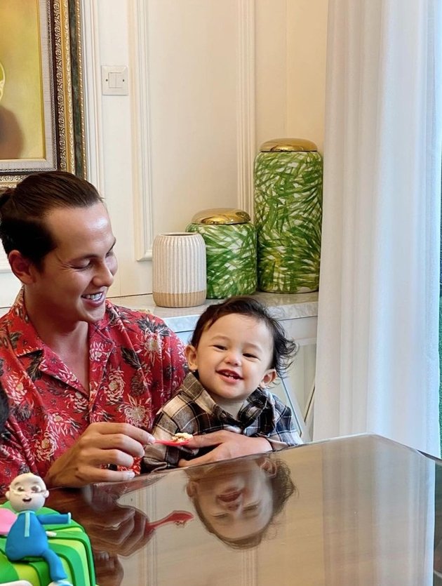 7 Portraits of Saka, Ussy Sulistiawaty's Son, Who Resembles Andhika Pratama More and More Every Day, Often Called a Foreign Baby - Now He Has Grown Teeth