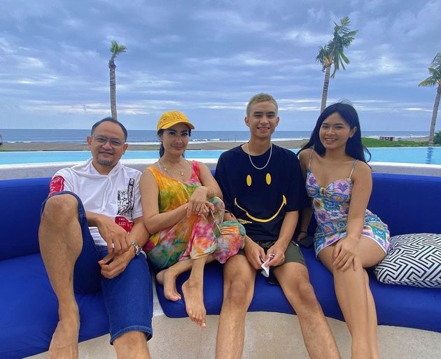 7 Portraits of Salshadilla Juwita, Iis Dahlia's Daughter, on Vacation in Bali, Criticized for Exposing Her Body by Wearing Revealing Clothes