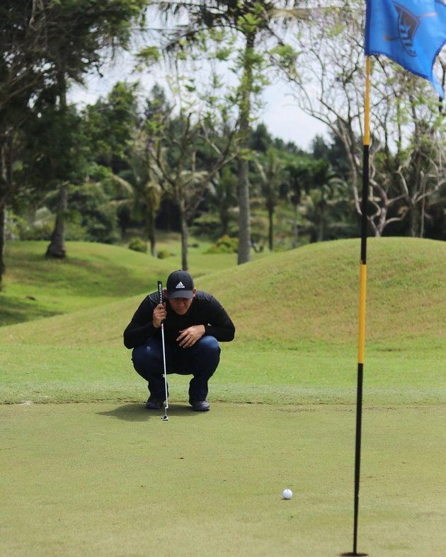 7 Portraits of Samuel Zylgwyn, the Star of the Soap Opera 'NALURI HATI' Playing Golf, Responded when Called Handsome as Someone's Husband