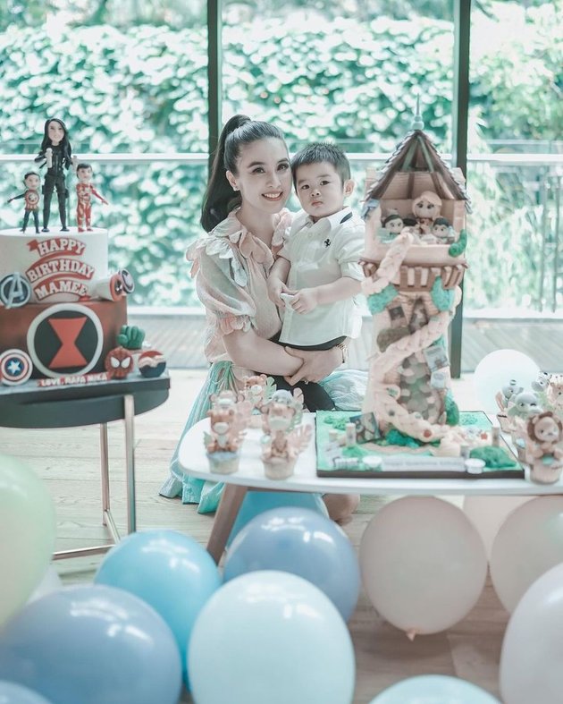 7 Portraits of Sandra Dewi who is now 38 years old, Looks Beautiful and Charming at Birthday Celebration - Showing Beautiful Skin and Diamonds from Husband