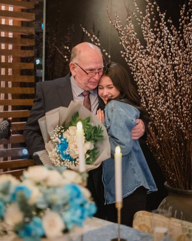 7 Portraits of Sandrinna Michelle from 'DARI JENDELA SMP' Finally Reunited with Her Father After 9 Years Apart, Touching Netizens