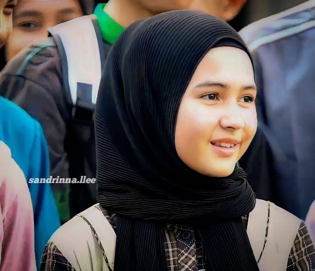 7 Portraits of Sandrinna Michelle from 'DARI JENDELA SMP' Wrapped in Hijab, Beautiful and Soothing