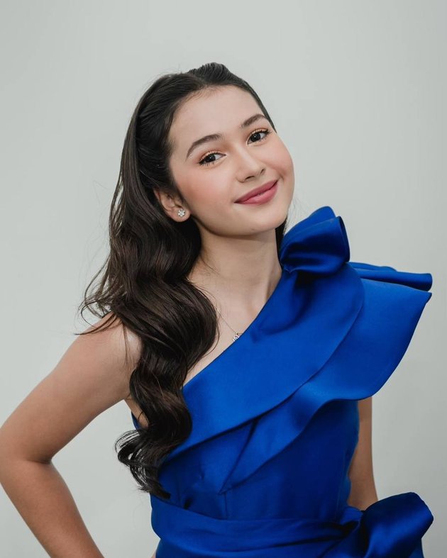 7 Portraits of Sandrinna Michelle, Star of 'DARI JENDELA SMP', Attending SCTV MUSIC AWARDS 2022, Stunning in a Blue Gown - Netizens: Always Beautiful!