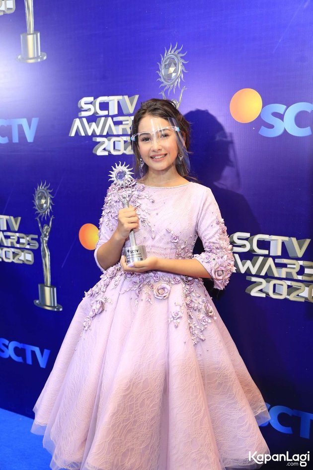 7 Portraits of Sandrinna Michelle at SCTV Awards 2020, Beautiful Like an Angel - Wins an Award for 'DARI JENDELA SMP'