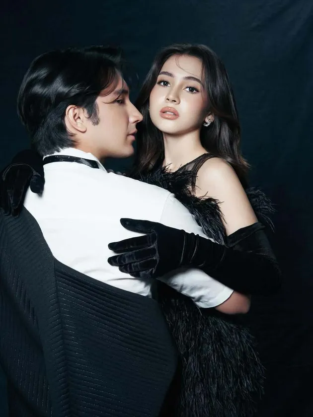 Sandrinna Michelle photoshoot bareng Junior Roberts