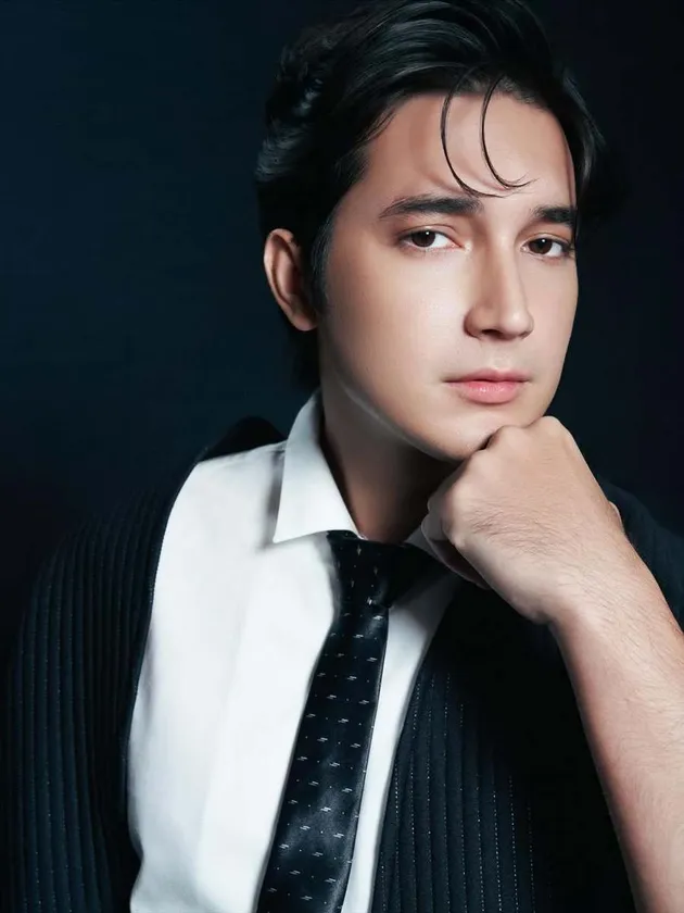 Para rupawan Junior Roberts photoshoot terbaru