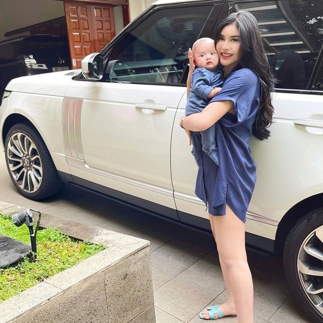 7 Photos of Influencer Rica Andriani Taking Care of Her Child, Praised by Netizens - Still Like a Teenage Girl