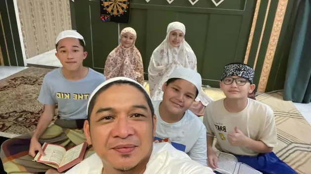 Pasha Ungu Tarawih Pertama di Ramadhan 2026
