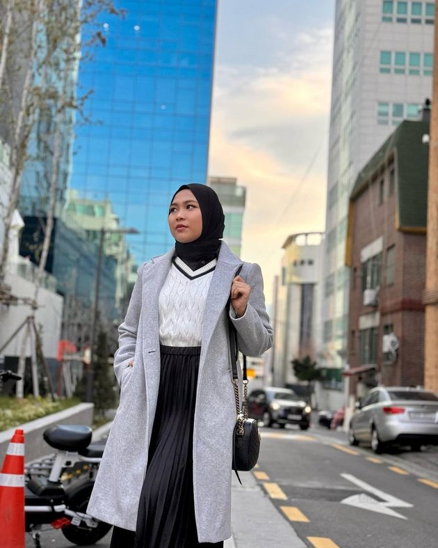 7 Portraits of Selfi Yamma During Vacation in South Korea, Even More Stylish in Hijab - Very Beautiful