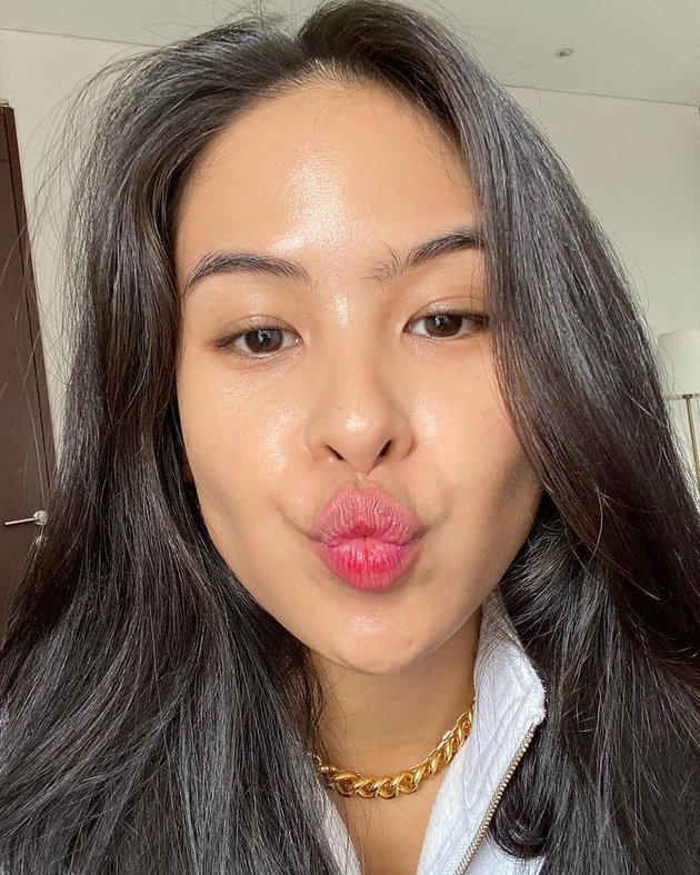 7 Portraits of Selfie Maudy Ayunda with a Plain Face Without Makeup, Still Beautiful and Glowing!