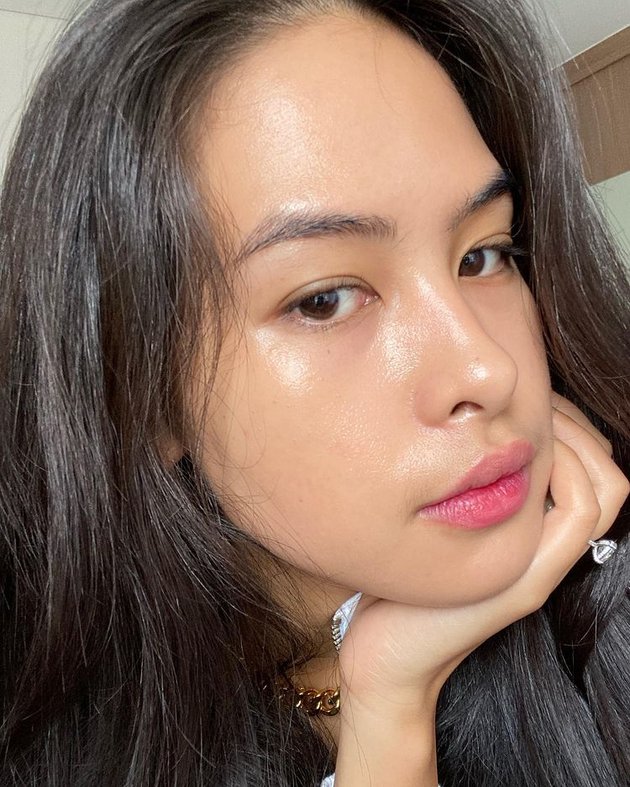 7 Portraits of Selfie Maudy Ayunda with a Plain Face Without Makeup, Still Beautiful and Glowing!