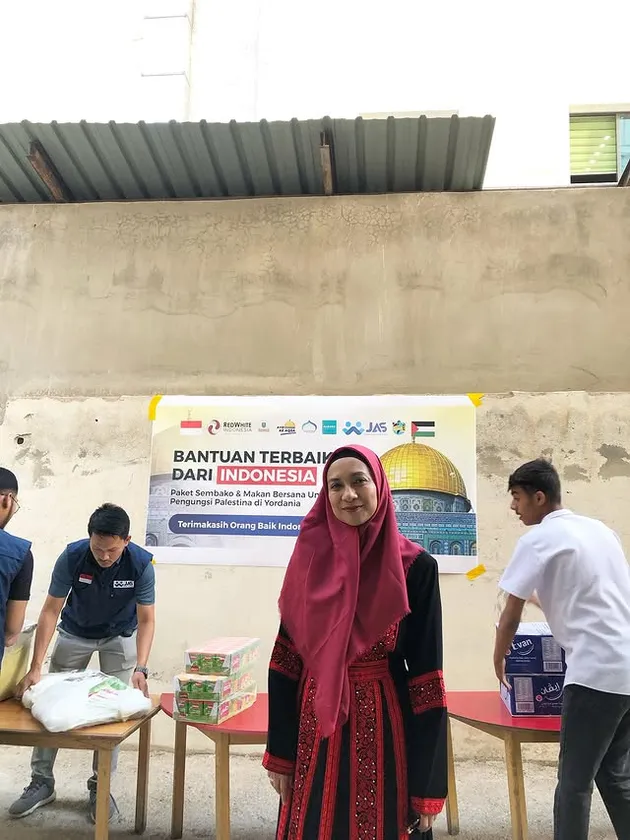 Potret Shahnaz Haque Jadi Relawan Palestina